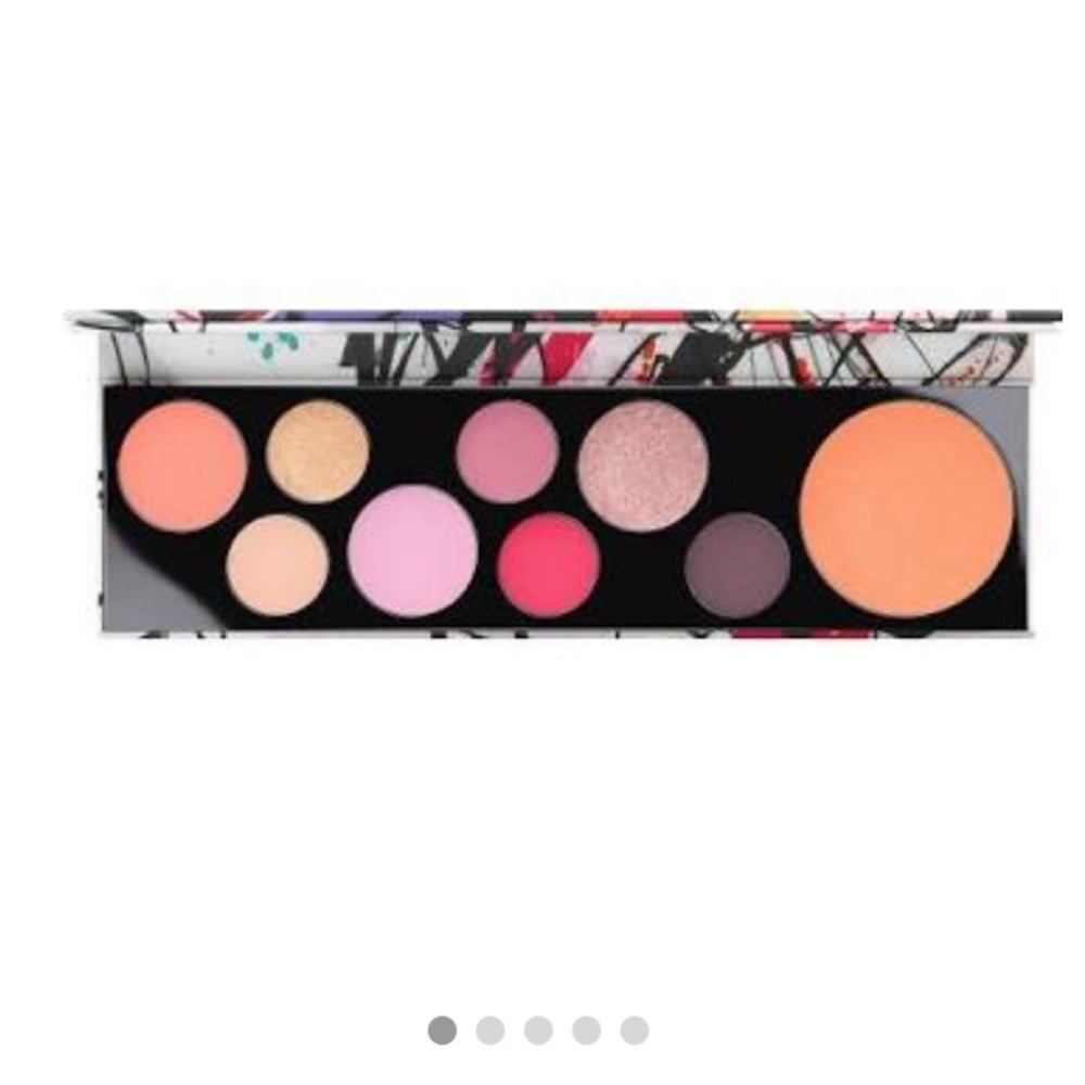 New! Mac “Fashion Fanatic” eyeshadow palette